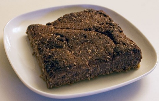 Det ferdige brødet pent dandert på fat...