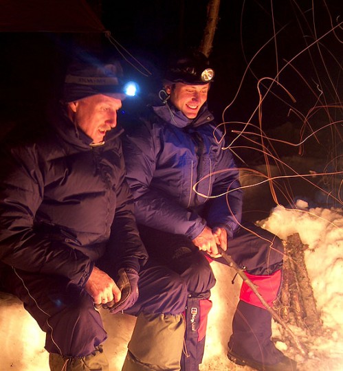 Ved et bål i Nordmarka. Ved et bål i Nordmarka.
