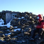 Permalink to Repetisjon. Vinterbestigning av Romsdalshorn Arne Randers Heens steinbu på toppen av Romsdalshorn.