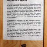 Plakett med historie og prosjektil Plakett med historie og prosjektil